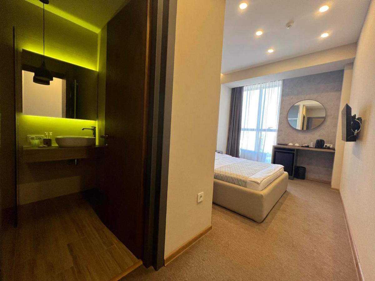 Hotel Sky Station Tbilisi Eksteriør bilde