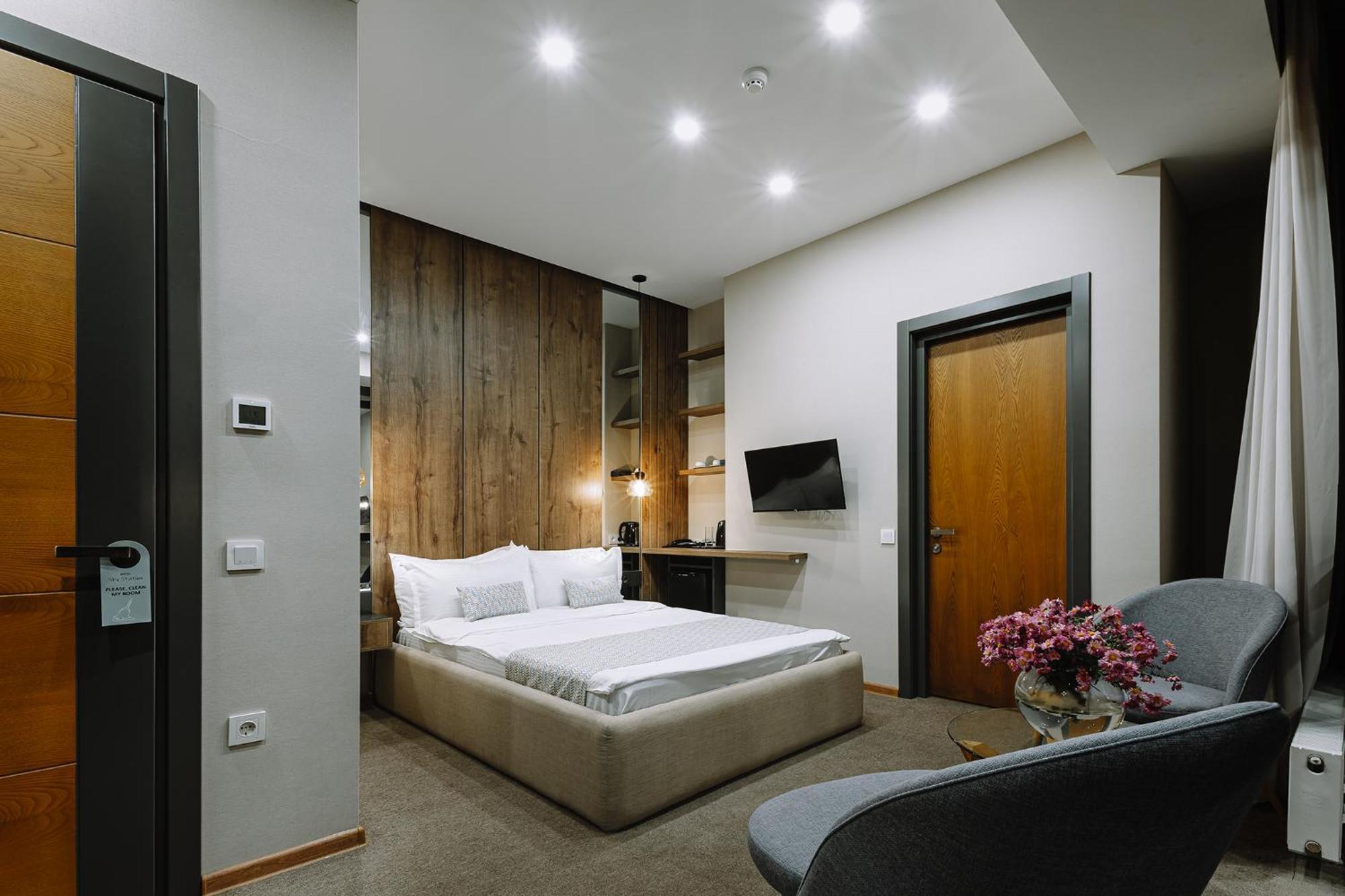 Hotel Sky Station Tbilisi Eksteriør bilde