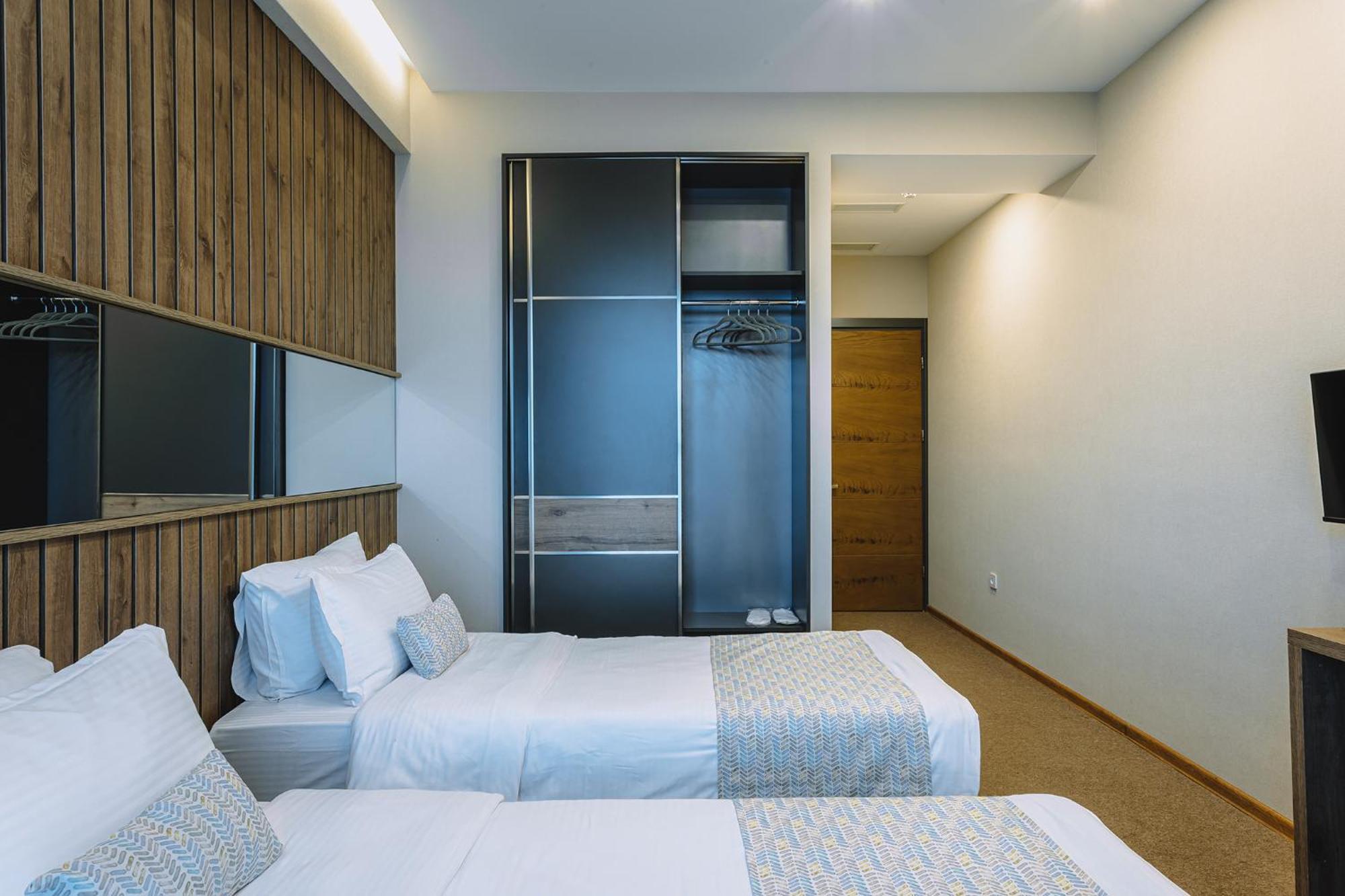Hotel Sky Station Tbilisi Eksteriør bilde