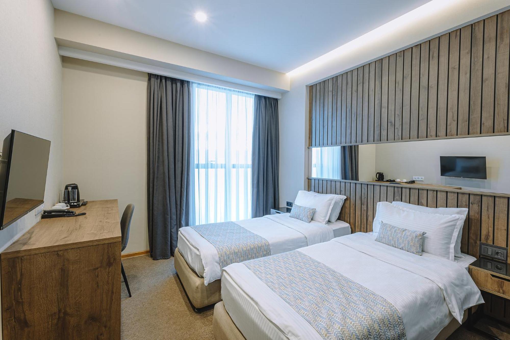 Hotel Sky Station Tbilisi Eksteriør bilde