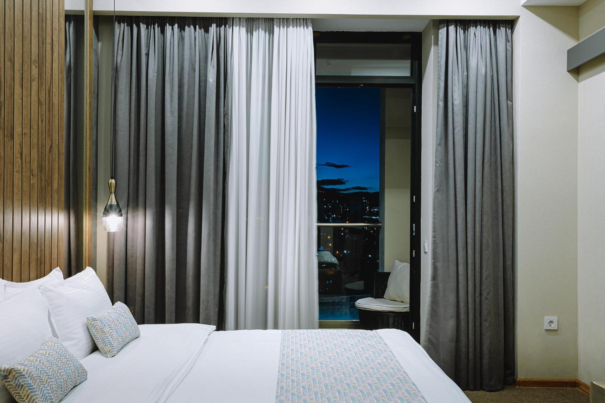 Hotel Sky Station Tbilisi Eksteriør bilde