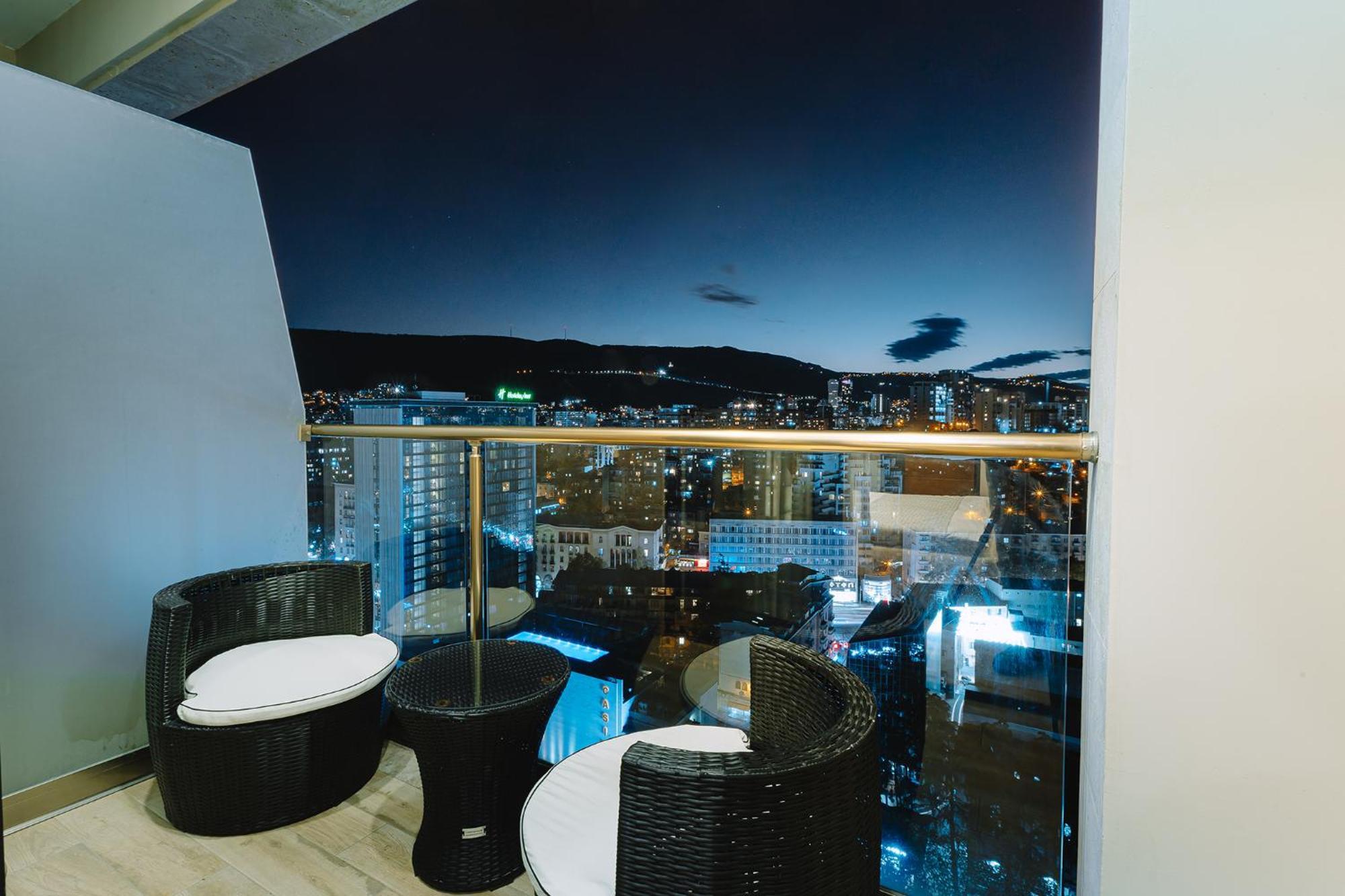 Hotel Sky Station Tbilisi Eksteriør bilde