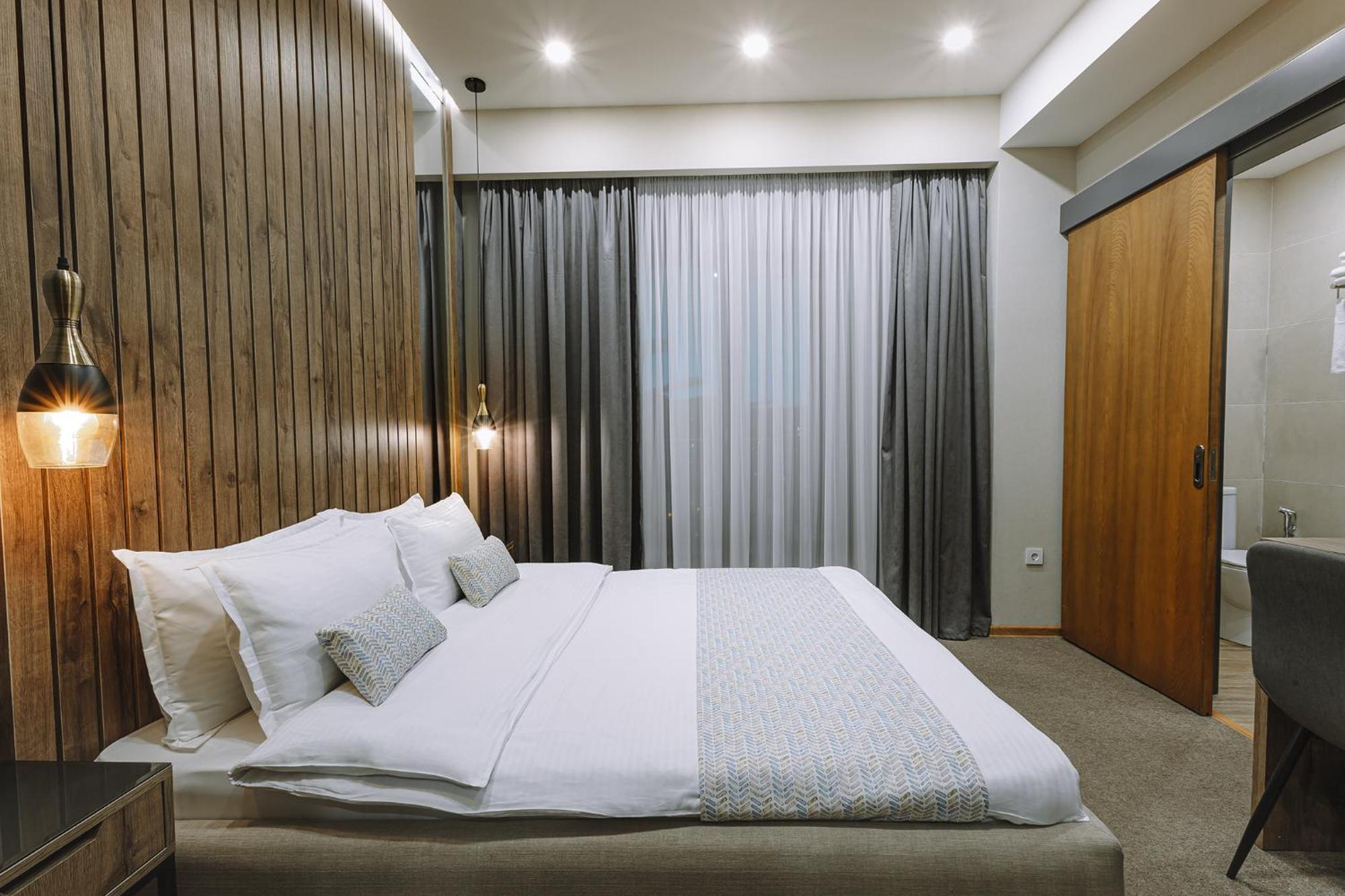 Hotel Sky Station Tbilisi Eksteriør bilde